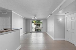 6861 SW 44th St 204, Miami, FL 33155