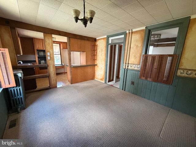 11 S EAST ST, Spring Grove, PA 17362