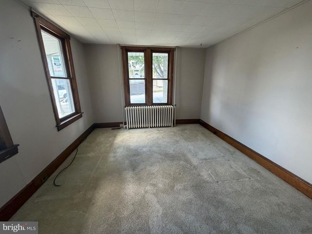 11 S EAST ST, Spring Grove, PA 17362
