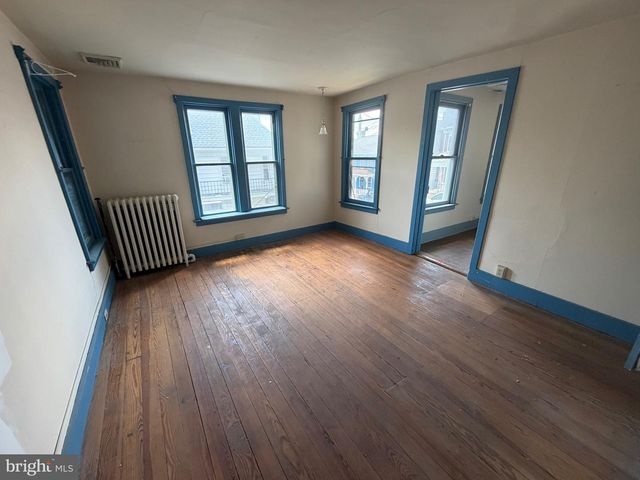11 S EAST ST, Spring Grove, PA 17362