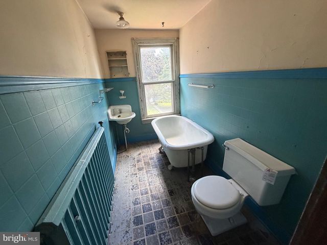 11 S EAST ST, Spring Grove, PA 17362