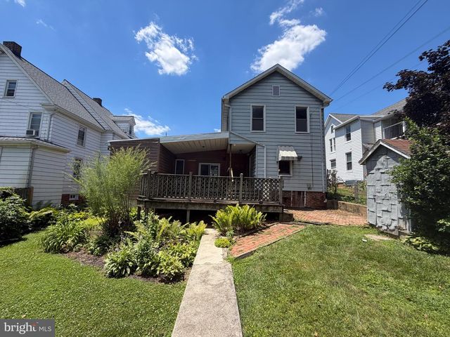11 S EAST ST, Spring Grove, PA 17362