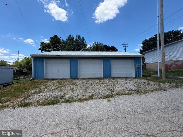 11 S EAST ST, Spring Grove, PA 17362