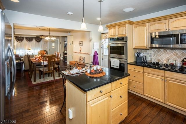 9 Rockridge Rd, Wanaque Boro, NJ 07420