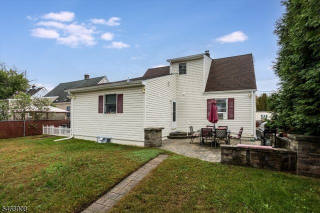 9 Rockridge Rd, Wanaque Boro, NJ 07420