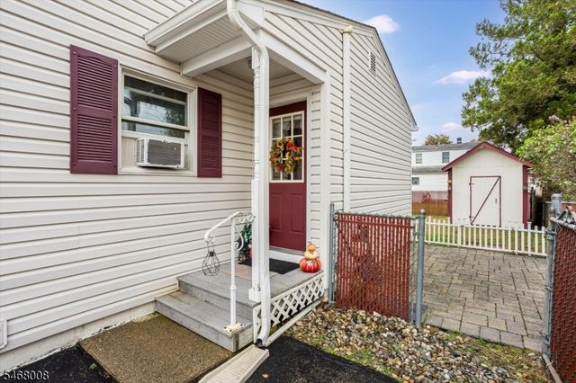 9 Rockridge Rd, Wanaque Boro, NJ 07420