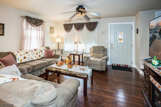 9 Rockridge Rd, Wanaque Boro, NJ 07420