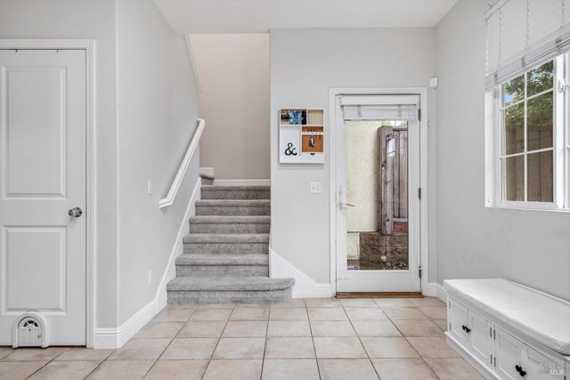 2084 Cooper Dr, Santa Rosa, CA 95404