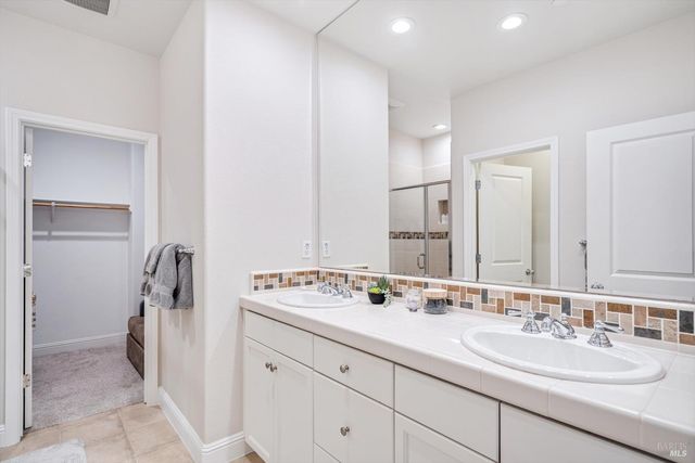 2084 Cooper Dr, Santa Rosa, CA 95404