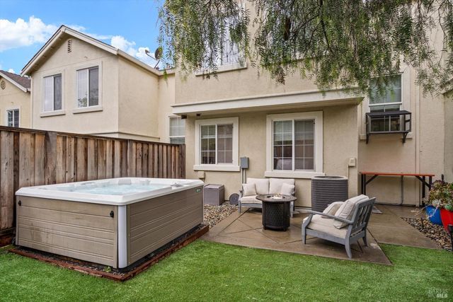 2084 Cooper Dr, Santa Rosa, CA 95404