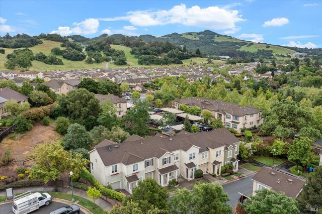 2084 Cooper Dr, Santa Rosa, CA 95404