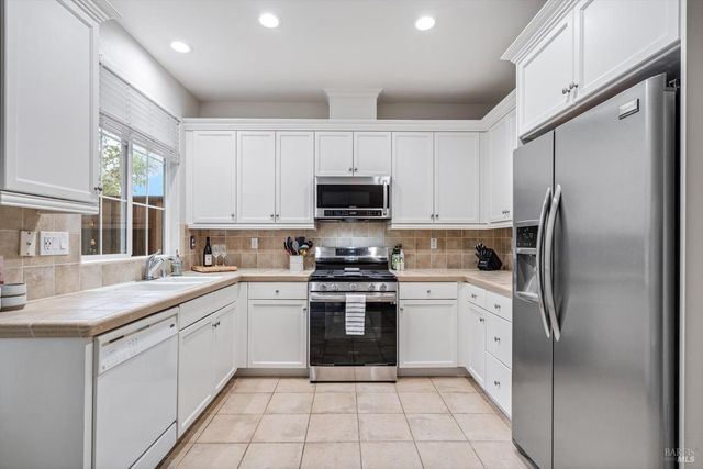 2084 Cooper Dr, Santa Rosa, CA 95404