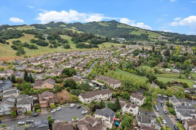 2084 Cooper Dr, Santa Rosa, CA 95404