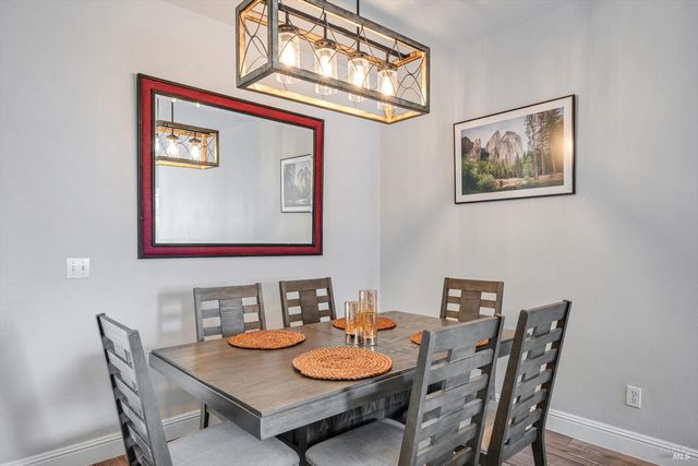 2084 Cooper Dr, Santa Rosa, CA 95404