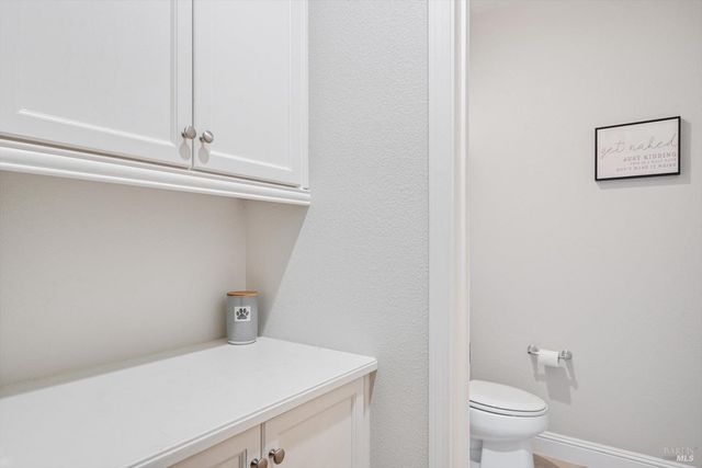 2084 Cooper Dr, Santa Rosa, CA 95404