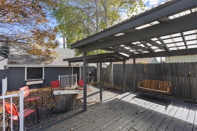 626 SW 11th Street, Redmond, OR 97756