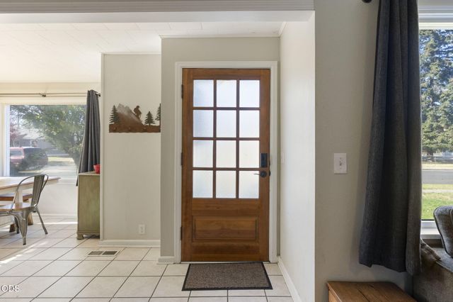 626 SW 11th Street, Redmond, OR 97756