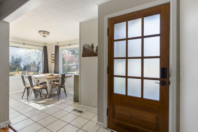 626 SW 11th Street, Redmond, OR 97756