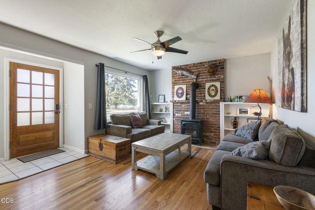 626 SW 11th Street, Redmond, OR 97756