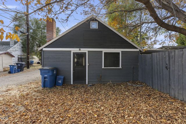 626 SW 11th Street, Redmond, OR 97756