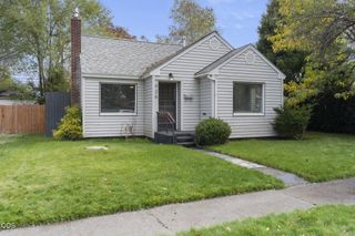 626 SW 11th Street, Redmond, OR 97756