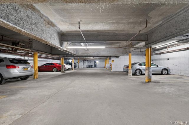 100 Clinton Avenue 3X, Mineola, NY 11501