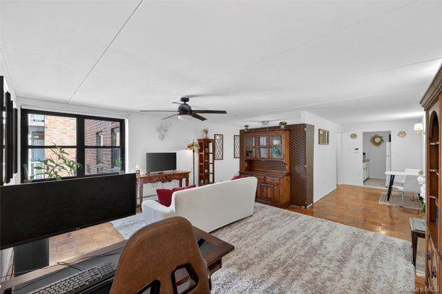 100 Clinton Avenue 3X, Mineola, NY 11501