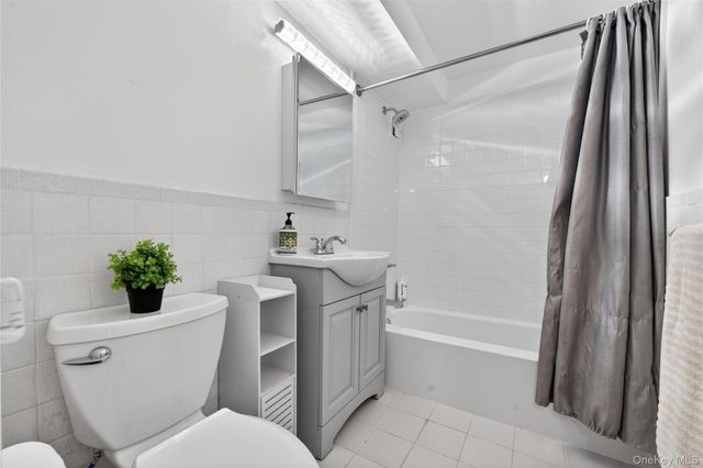 100 Clinton Avenue 3X, Mineola, NY 11501