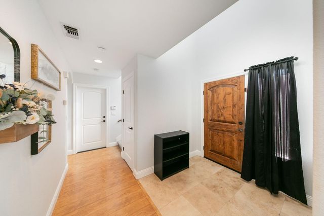 5081 Karbet Way, Sacramento, CA 95822