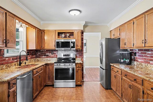 334 Cedarwood Drive, Flushing, MI 48433