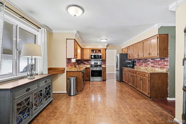 334 Cedarwood Drive, Flushing, MI 48433