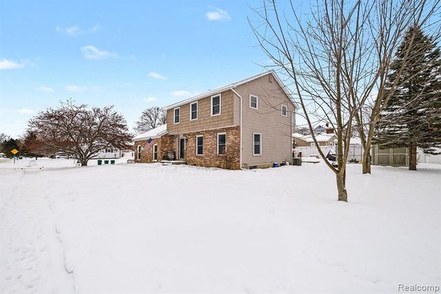 334 Cedarwood Drive, Flushing, MI 48433