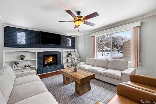 334 Cedarwood Drive, Flushing, MI 48433