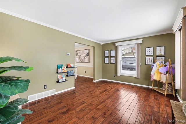 334 Cedarwood Drive, Flushing, MI 48433