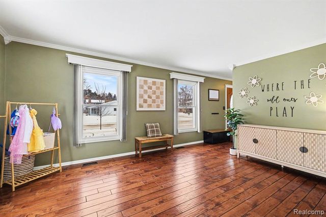 334 Cedarwood Drive, Flushing, MI 48433