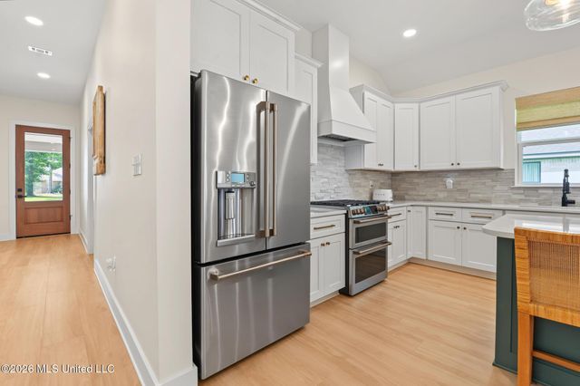 1708 Pelican Avenue, Ocean Springs, MS 39564