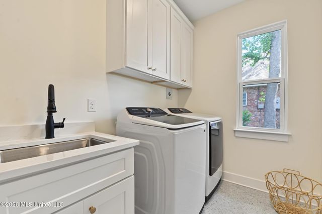 1708 Pelican Avenue, Ocean Springs, MS 39564