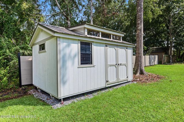 1708 Pelican Avenue, Ocean Springs, MS 39564
