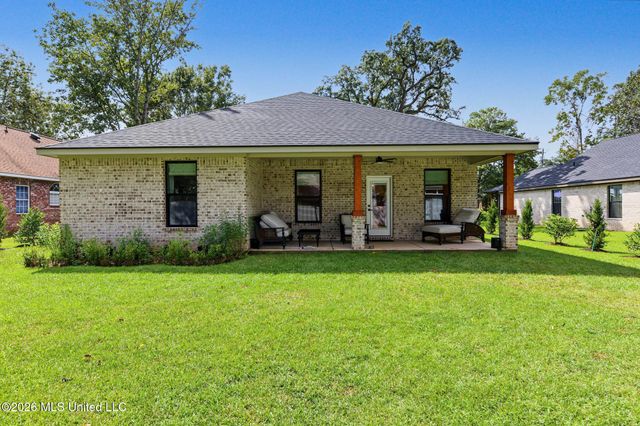1708 Pelican Avenue, Ocean Springs, MS 39564