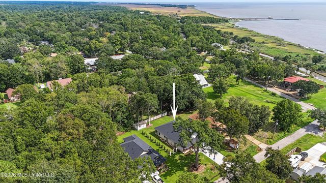 1708 Pelican Avenue, Ocean Springs, MS 39564