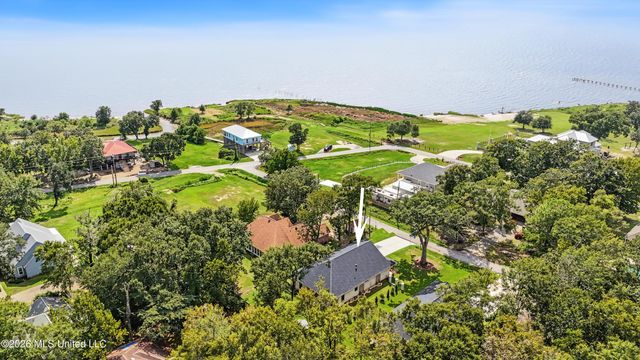 1708 Pelican Avenue, Ocean Springs, MS 39564