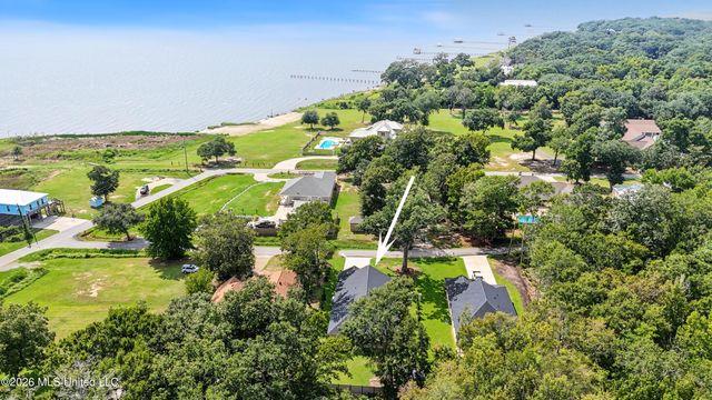 1708 Pelican Avenue, Ocean Springs, MS 39564