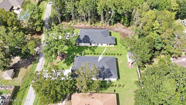 1708 Pelican Avenue, Ocean Springs, MS 39564