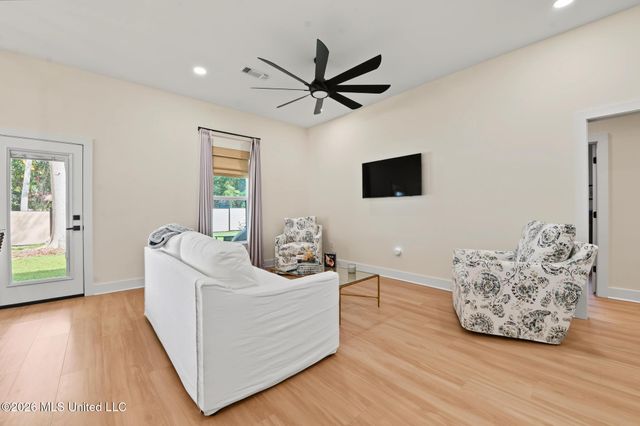 1708 Pelican Avenue, Ocean Springs, MS 39564