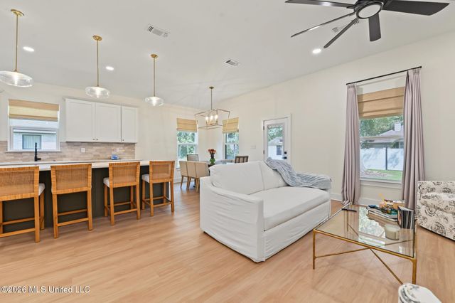 1708 Pelican Avenue, Ocean Springs, MS 39564