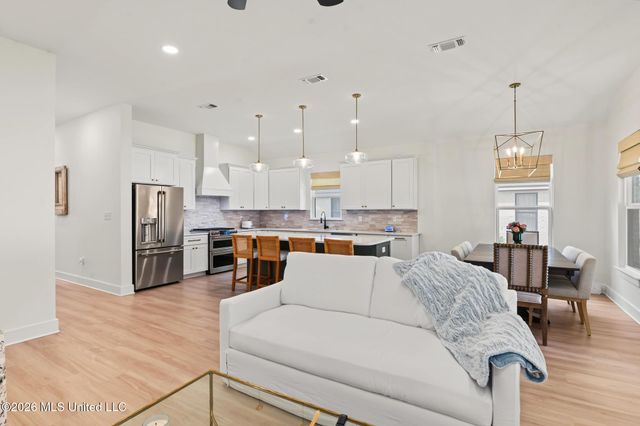 1708 Pelican Avenue, Ocean Springs, MS 39564