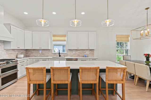1708 Pelican Avenue, Ocean Springs, MS 39564