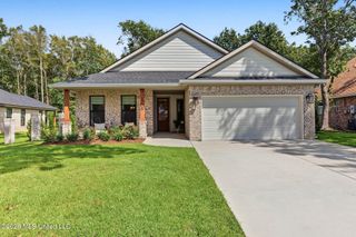 1708 Pelican Avenue, Ocean Springs, MS 39564