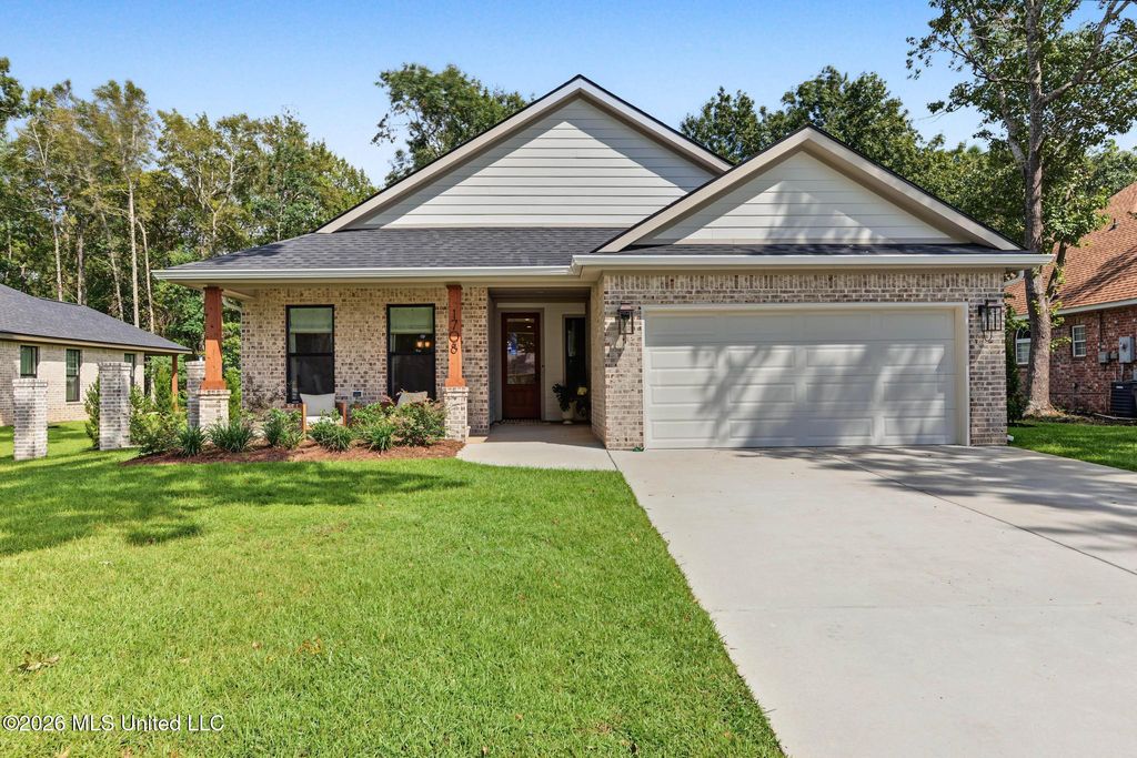 1708 Pelican Avenue, Ocean Springs, MS 39564