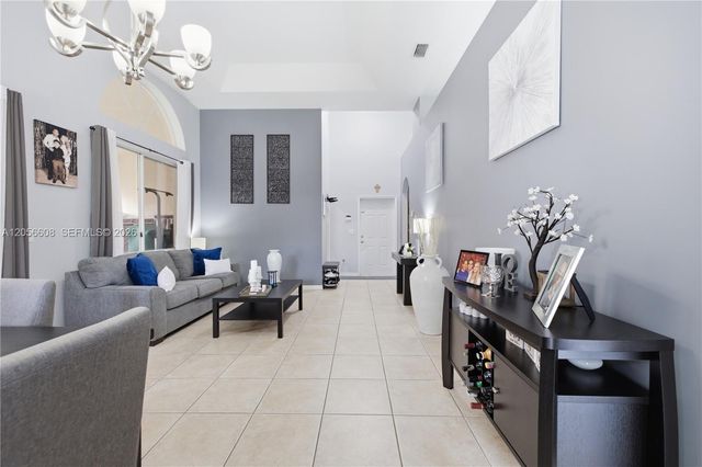 2233 SE 14th Circle, Homestead, FL 33035